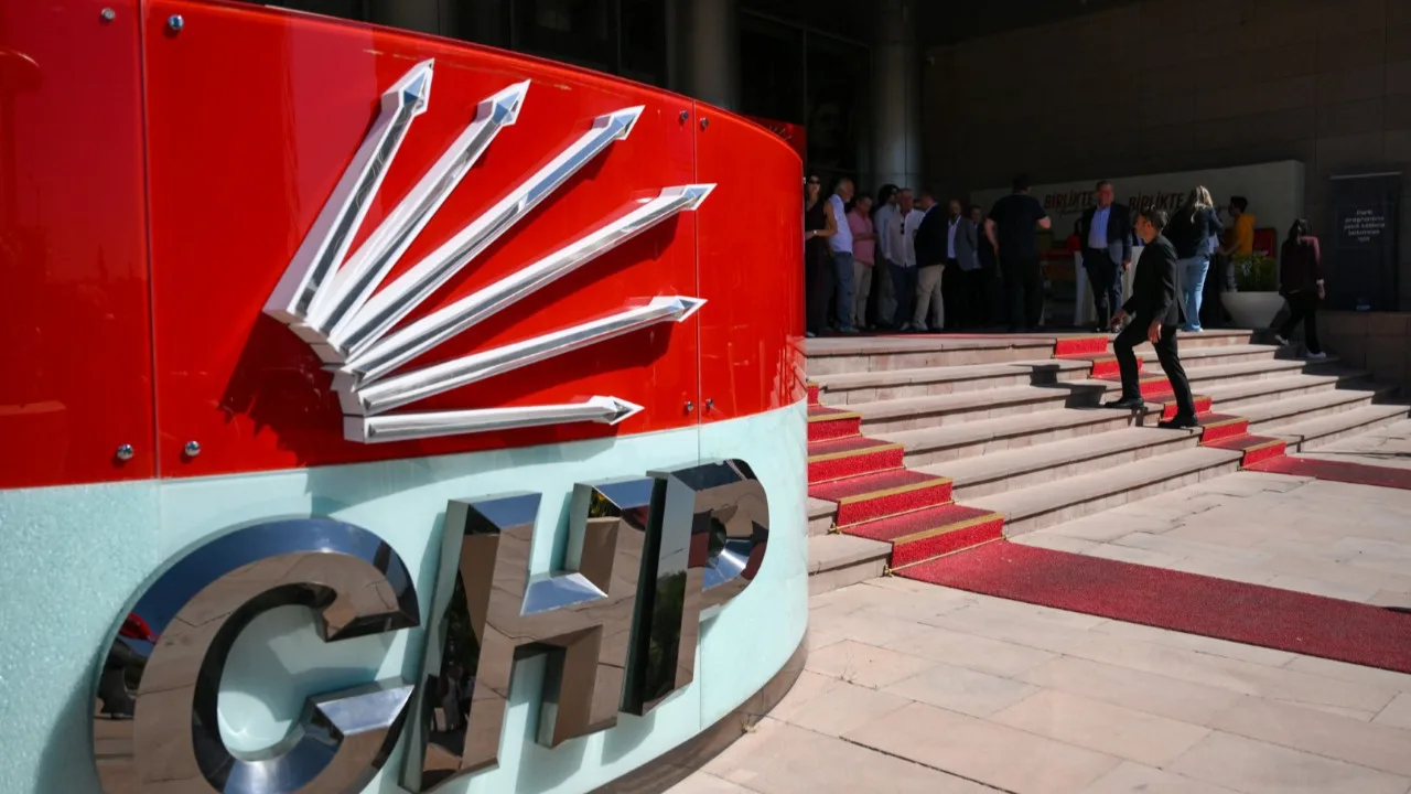CHP'de 7 İlçe Yönetimi Görevden Alındı: Disiplin Süreci Başlatıldı