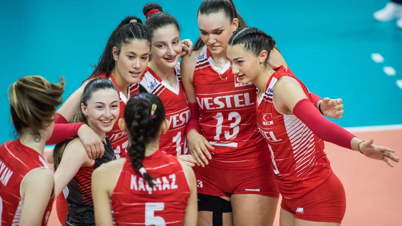 U17 Kadın Voleybol Milli Takımı Moldova'yı 3-0 Mağlup Etti