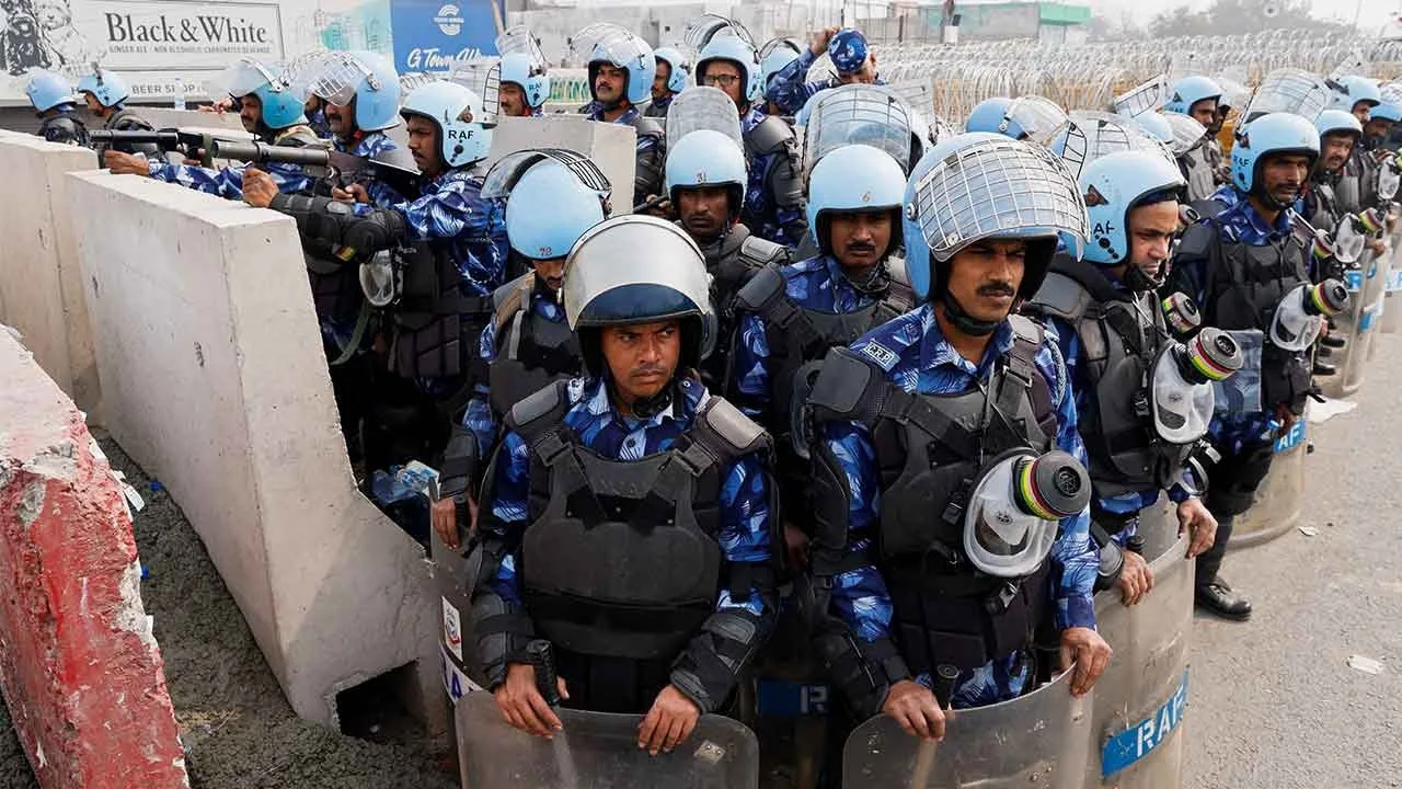 Hindistan'da sınav protestosu: Polis göstericilere müdahale etti