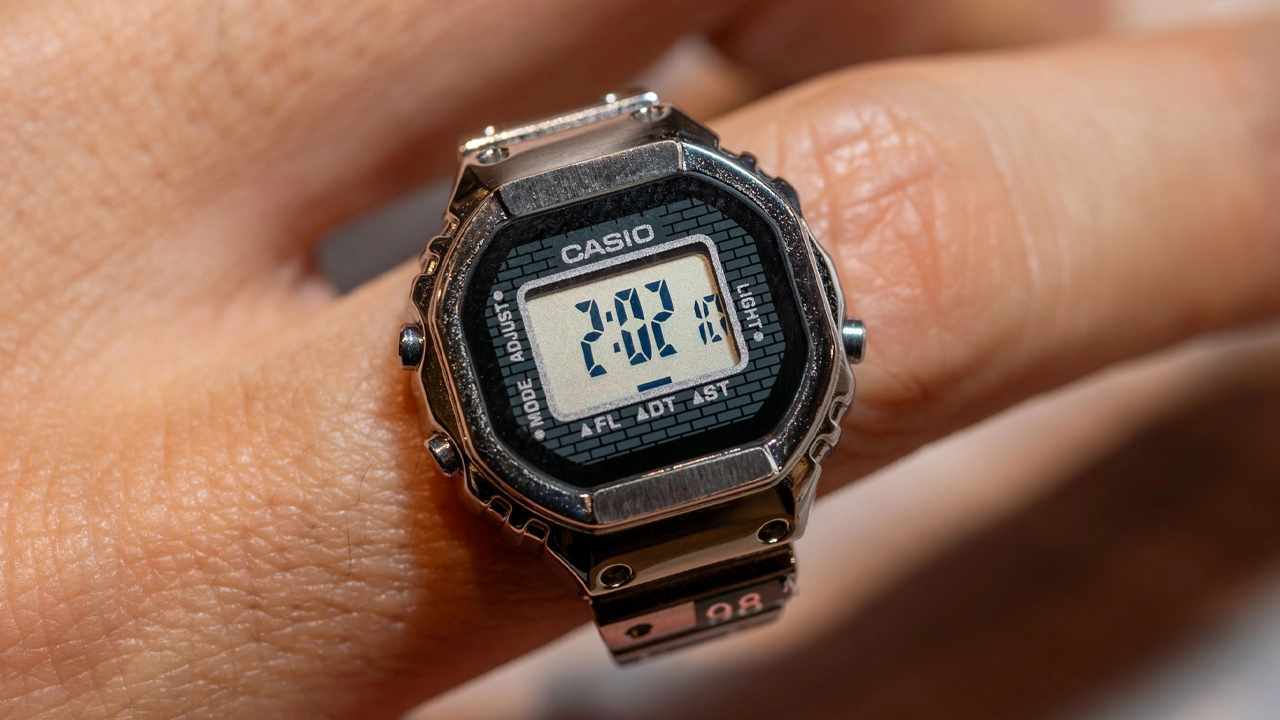 Casio Sağlık Takibi Yapabilen Yeni Yüzük Saatini Tanıttı: İşte CRW-H001M-8'in Özellikleri ve Fiyatı