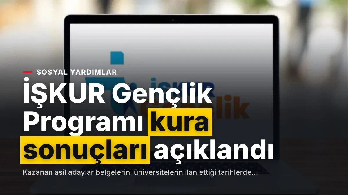 Üniversite öğrencilerinin İŞKUR Gençlik Programı kura sonuçlarını incelemesi
