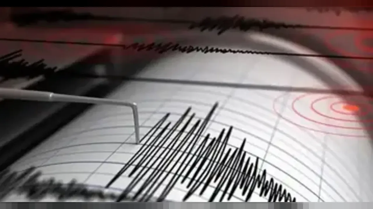 Deprem sonrası İstanbul'da vatandaşlar sokağa döküldü; AFAD ve Kandilli Rasathanesi deprem verilerini paylaştı