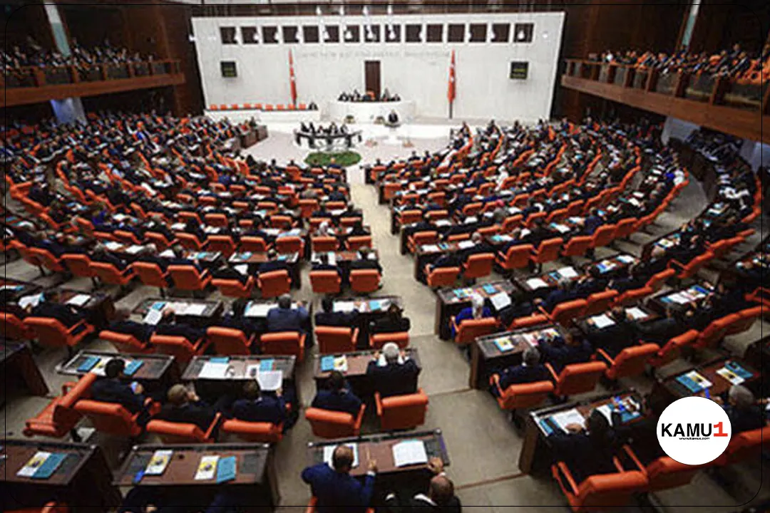 Emekli Maaşları ve İkramiyelerine Yönelik Kanun Teklifi Yasalaştı!Emekli maaşlarına yapılan bu düzenleme, ülkemizde yaşayan milyonlarca emekliyi sevindirecek. Yapılan artışlar, emeklilerin maddi sıkıntılarını bir nebze olsun hafifletecek. En düşük emekli maaşının 7 bin 500 TL'ye yükseltilmesi, özellikle düşük gelirli emeklilerin yaşam standartlarını yükseltecek bir adım olacak.