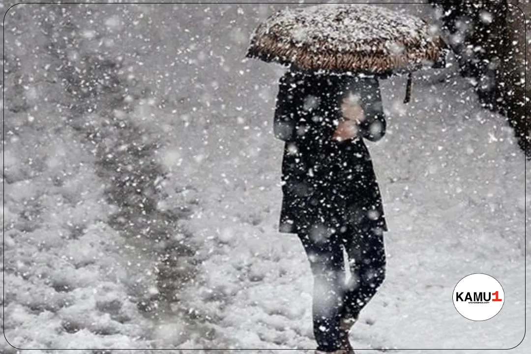 Soğuk hava ve kar yağışı, yurt genelinde etkisini yeniden gösteriyor. Meteoroloji Genel Müdürlüğü tarafından yapılan açıklamada, Türkiye'nin doğusundaki 10 kent sarı ve turuncu kodlarla uyarıldı.