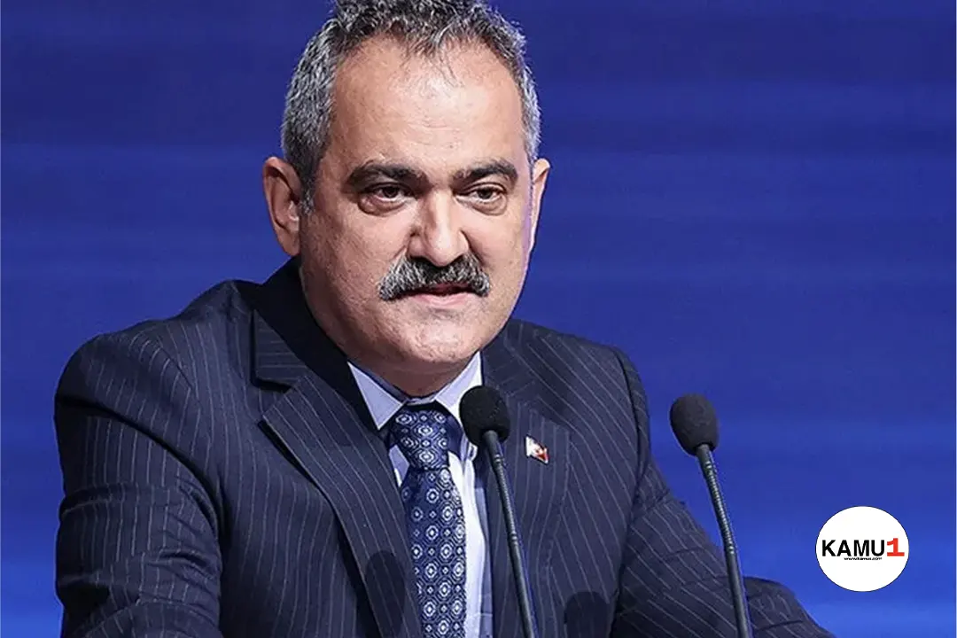 Milli Eğitim Bakanı Mahmut Özer, katıldığı TV programında yaptığı açıklamada, 12. sınıf öğrencilerinin devamsızlık sebebiyle sınıfta kalmayacaklarını söyledi. Bakan Özer, "Öğrenciler, devamsızlık yüzünden sınıfta kalmayacaklar. Onlar muaf olacaklar ve Yükseköğretim Kurumları Sınavı'na (YKS) hazırlıklarına rahat bir şekilde devam edebilecekler" ifadelerini kullandı.