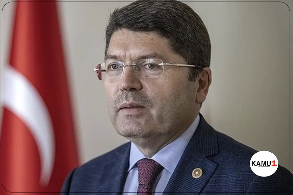 Adalet Bakanı Yılmaz Tunç, Kiralarda Fahiş Artışı Önlemek İçin Arabuluculuk Sistemini Vurguladı.Adalet Bakanı Yılmaz Tunç, kiracılar ve ev sahipleri arasındaki uyuşmazlıkları çözmek ve fahiş kira artışlarını önlemek için alınan tedbirleri açıkladı. Yapılan düzenlemelerle kiracılar ve ev sahipleri arasındaki anlaşmazlıkların çözümünde "zorunlu arabuluculuk" dönemi başlatılacak ve kira artışlarına yüzde 25 sınırı getirilecek.