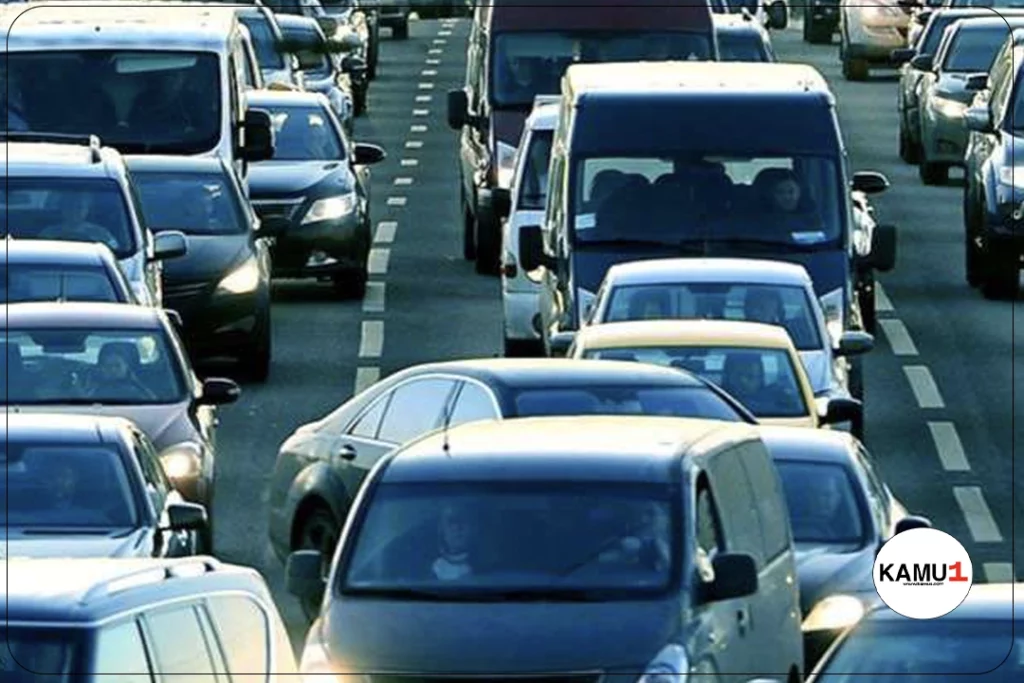 Ek Motorlu Taşıtlar Vergisi Esasları Belirlendi.Gelir İdaresi Başkanlığı, Ek Motorlu Taşıtlar Vergisi uygulamasına ilişkin temel kuralları belirledi ve bu düzenleme Resmi Gazete'de yayımlanarak yürürlüğe girdi.