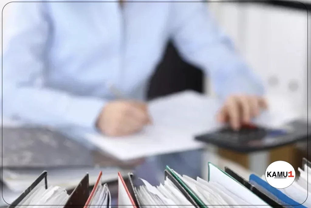 Kamu Çalışanları Heyeti Toplu Sözleşme Görüşmeleri İçin Hazırlanıyor.Kamu çalışanları, uzun süredir bekledikleri toplu sözleşme sürecinin başlaması için heyecanla hazırlanıyor. İlk toplantının yarın gerçekleştirilmesi planlanıyor ve toplantıya hükümet ile sendikaların temsilcileri katılacak. Toplantıda, kamu görevlilerinin talepleri dile getirilecek ve görüşme takvimi belirlenecek.