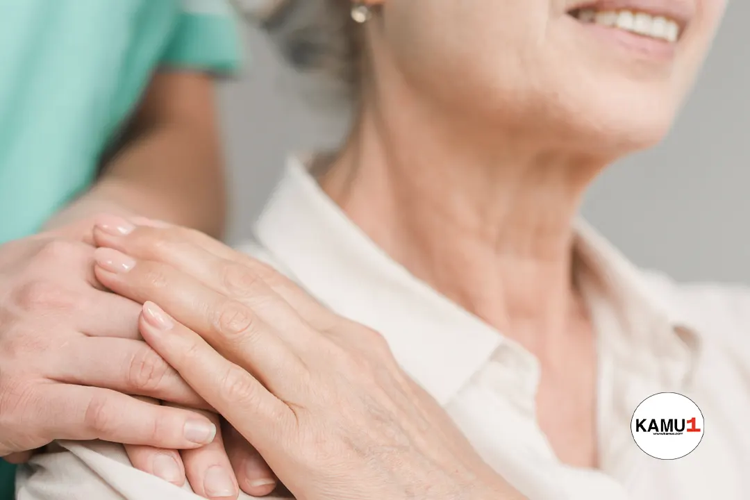 İŞKUR Üzerinden Hasta ve Yaşlı Bakım Elemanı Alımı İlanı Yayınladı.Türkiye İş Kurumu (İŞKUR) üzerinden hasta ve yaşlı bakım elemanı alımı için duyuru yapıldı. Özel sektör firmalarının, İŞKUR resmi sayfası üzerinden yayımladığı duyurularda, 370 hasta ve yaşlı bakım elemanı alımı yapacağını belirtti. Başvuruda bulunacak adaylar için en az ilkokul mezuniyeti şartı aranmaktadır. Adayların başvuru yapmadan önce belirtilen şartları titizlikle incelemeleri önemlidir.