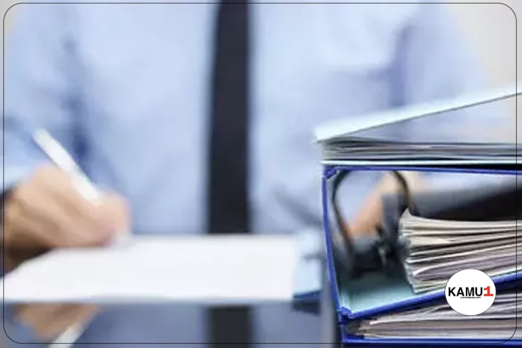 Kamu Çalışanlarına Yönelik Toplu Sözleşme Görüşmeleri Devam Ediyor.İkinci Toplantı Bugün Çalışma ve Sosyal Güvenlik Bakanlığı'nda Gerçekleşecek.Kamu çalışanlarının beklentileri doğrultusunda ilerleyen 7. Dönem Toplu Sözleşme Görüşmeleri heyecanla takip ediliyor. Bu önemli görüşmelerin ikinci ayağı bugün Çalışma ve Sosyal Güvenlik Bakanlığı'nda düzenlenecek. Kamu işveren tarafının, çalışanlara sunacağı teklifi açıklaması bekleniyor.