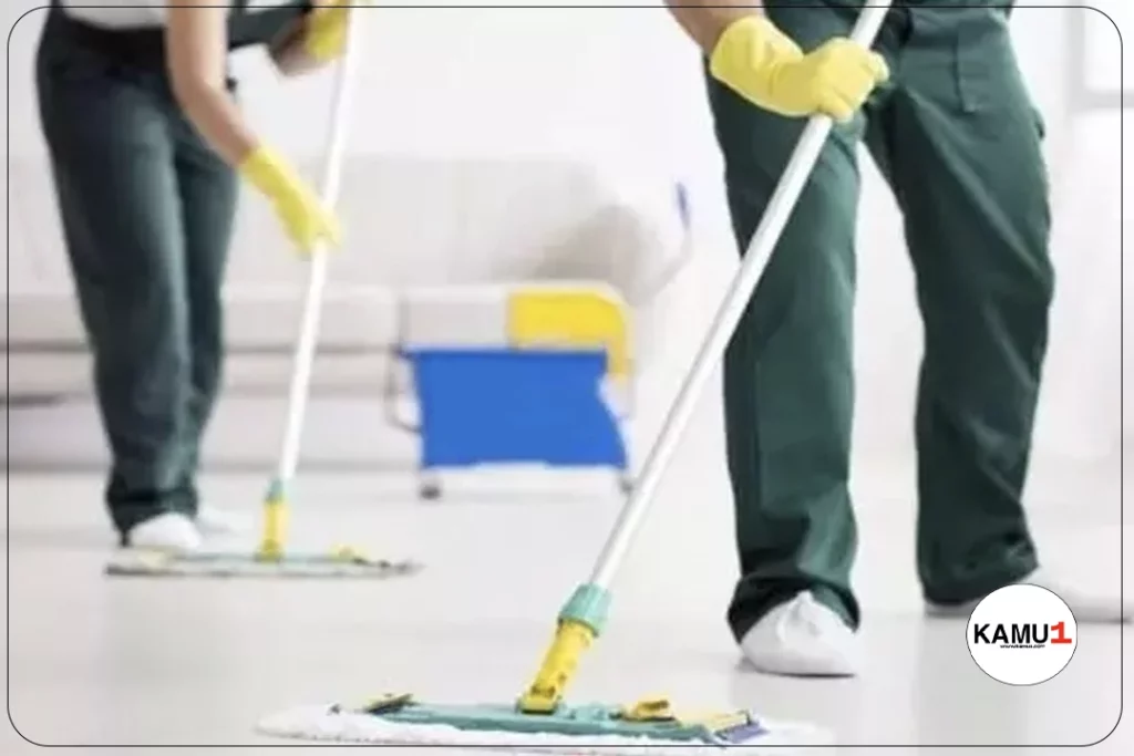 En Az İlkokul Mezunu 4 Bin 358 Temizlik Görevlisi Alınacak. Türkiye İş Kurumu (İŞKUR) resmi sayfası üzerinden yayımlanan duyurulara göre, özel sektör firmaları tarafından 4 bin 358 temizlik görevlisi alımı yapılacak. Başvuru yapacak adaylarda en az ilkokul mezuniyet şartları aranıyor. Başvurular online olarak gerçekleştiriliyor.