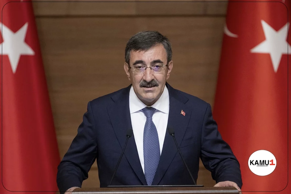 Cumhurbaşkanı Yardımcısı Cevdet Yılmaz Emekli Maaşlarıyla İlgili Açıklama Yaptı.Cumhurbaşkanı Yardımcısı Cevdet Yılmaz, Ankara'da basın mensuplarıyla bir araya geldiği toplantıda Orta Vadeli Program'ın detaylarını açıkladı ve emeklilerle ilgili önemli açıklamalarda bulundu.