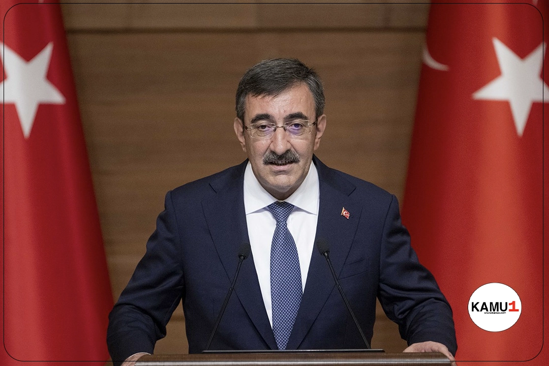 Cumhurbaşkanı Yardımcısı Cevdet Yılmaz Emekli Maaşlarıyla İlgili Açıklama Yaptı.Cumhurbaşkanı Yardımcısı Cevdet Yılmaz, Ankara'da basın mensuplarıyla bir araya geldiği toplantıda Orta Vadeli Program'ın detaylarını açıkladı ve emeklilerle ilgili önemli açıklamalarda bulundu.