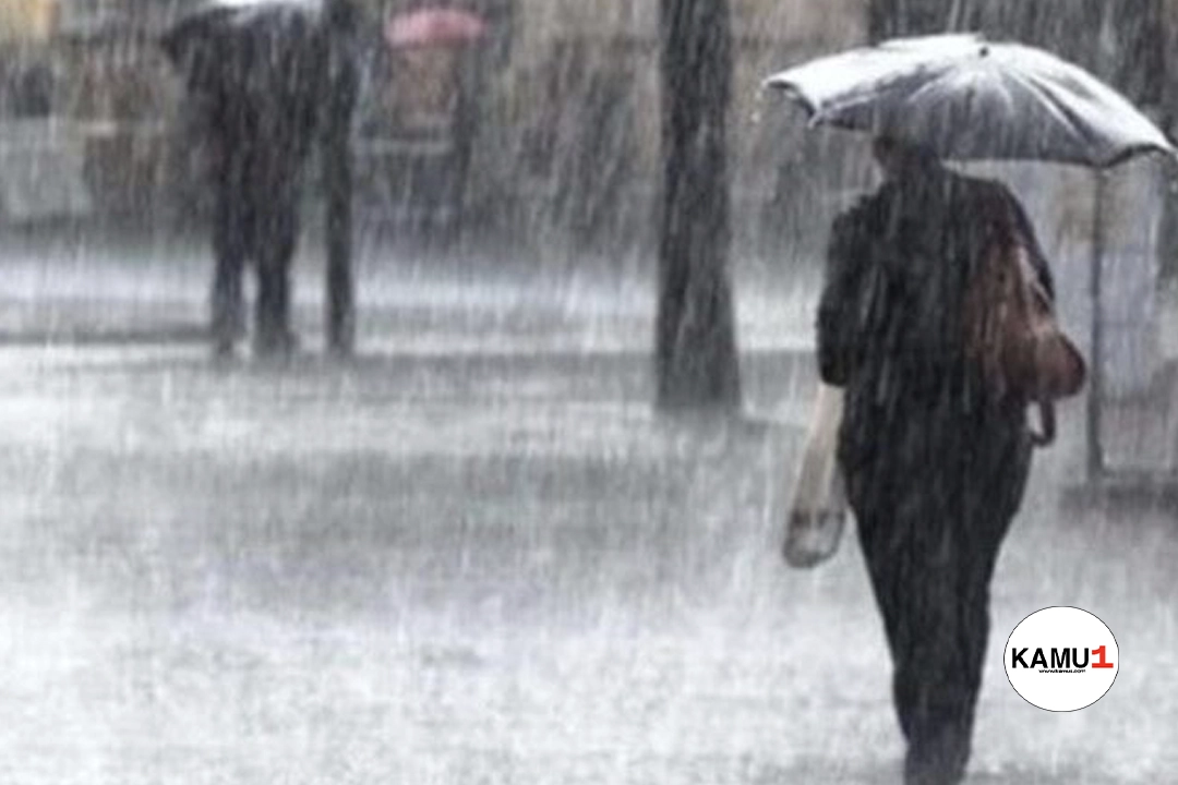 İstanbul'da Kuvvetli Yağışlar Devam Ediyor.İstanbul, son günlerde etkili olan kuvvetli yağışların etkisi altında. Meteoroloji tarafından yapılan uyarılara göre, bu yağışların yarın sabah saatlerine kadar devam etmesi bekleniyor. Vatandaşların, sel, yıldırım ve su baskınlarına karşı son derece dikkatli olmaları gerekiyor.