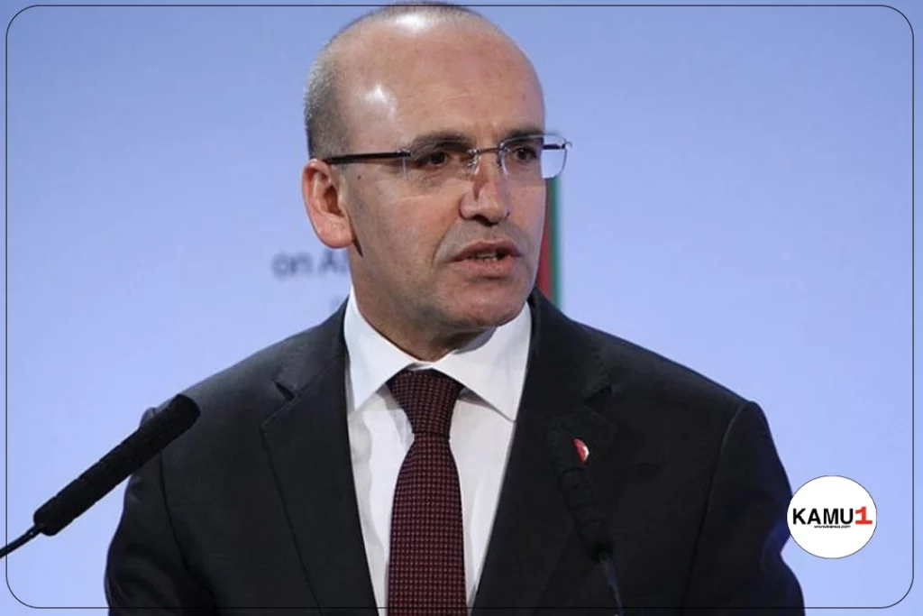 Hazine Bakanı Mehmet Şimşek Kredi ve Kredi Kartlarıyla İlgili Açıklamalarda Bulundu.Hazine ve Maliye Bakanı Mehmet Şimşek, "Kredi kartları, bireysel kredi, taşıt kredisi ve ikinci konut kredisinde sadece faizleri artırarak değil, bankalar üzerinden kredi verme iştahını keserek de kredi büyümesini düşüreceğiz" dedi.