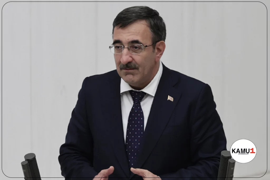 CB Yardımcısı Cevdet Yılmaz: Türkiye 20 Yılda Yüzde 4 Büyüdü.Cumhurbaşkanı Yardımcısı Yılmaz, 12. Kalkınma Planı'nın TBMM Genel Kurulundaki görüşmelerinde milletvekillerinin soru ve eleştirilerini yanıtladı.