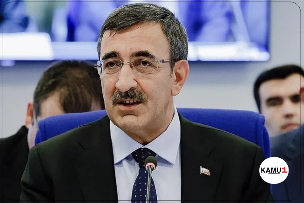 CB Yardımcısı Yılmaz: Savunma Sanayii Projelerimi 16 Kat Arttı!Cumhurbaşkanı Yardımcısı Cevdet Yılmaz, savunma sanayisinde Türkiye'nin lider konumunu vurgulayarak, "Savunma sanayii projelerimiz 16 kat arttı ve 90 milyar doların üzerine çıktı" açıklamasında bulundu.