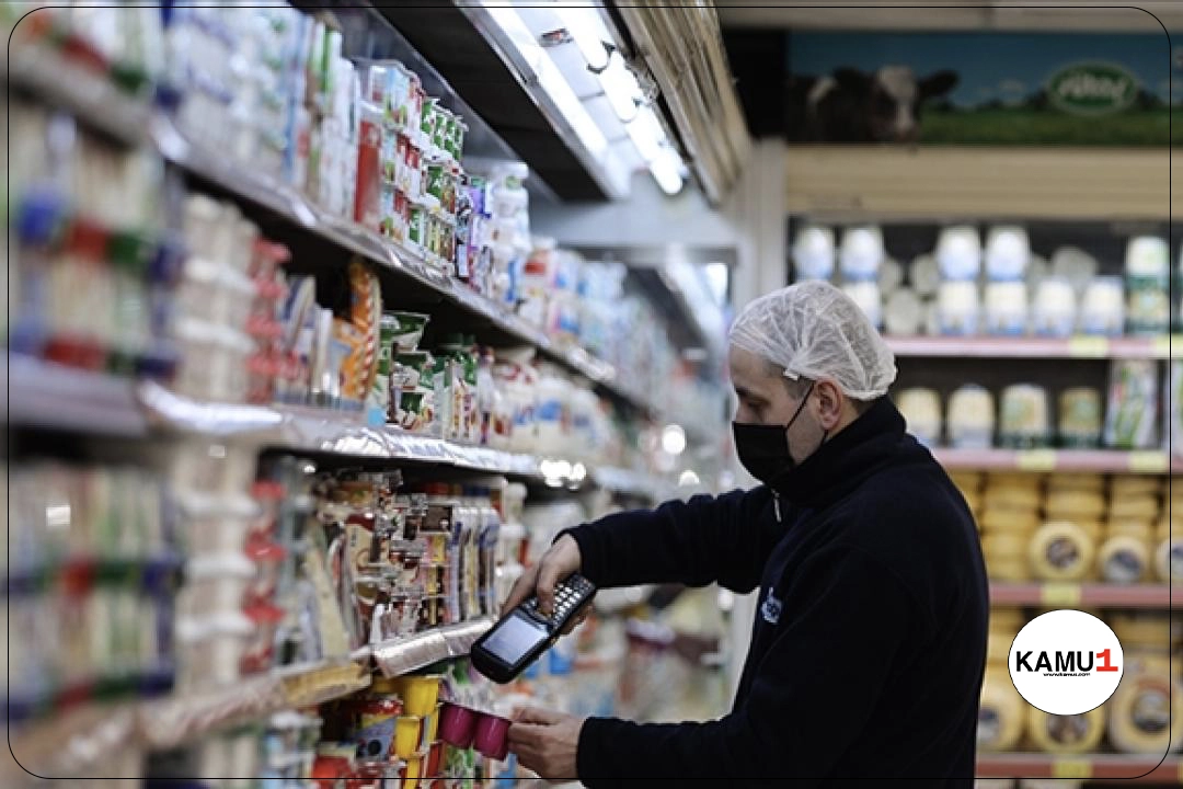 Fahiş Fiyat ve Stokçuluk Nedeniyle 24 Milyon TL İdari Para Cezası.Ticaret Bakanlığı, fahiş fiyat artışı ve stokçuluk yaptığı tespit edilen 309 işletmeye karşı sert önlemler almaya devam ediyor. Bakanlık tarafından yapılan açıklamaya göre, bu işletmelere toplamda 24 milyon 345 bin 66 Türk Lirası idari para cezası uygulandı.