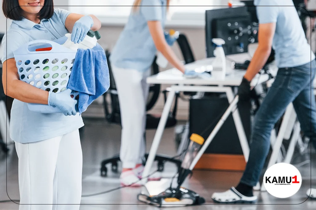 4 Bin 322 Temizlik Görevlisi Alımı Yapılacak. Türkiye İş Kurumu (iŞKUR) sayfasından temizlik görevlisi alımı duyuruları art arda yayımlandı. Özel sektör firmaları tarafından yayımlanan duyurularda, en az ilkokul mezunu 4 bin 322 temizlik görevlisi alınacağı aktarıldı. Başvurular iŞKUR üzerinden online olarak yapılacak.