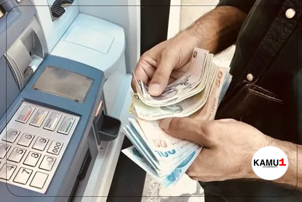 15,3 Milyon Emekliye Bayram İkramiyesi Ödeme Yapıldı.2018'de başlayan bayram ikramiyesi uygulamasıyla emeklilere ve hak sahiplerine Ramazan ve Kurban Bayramlarında ödeme yapılıyor.