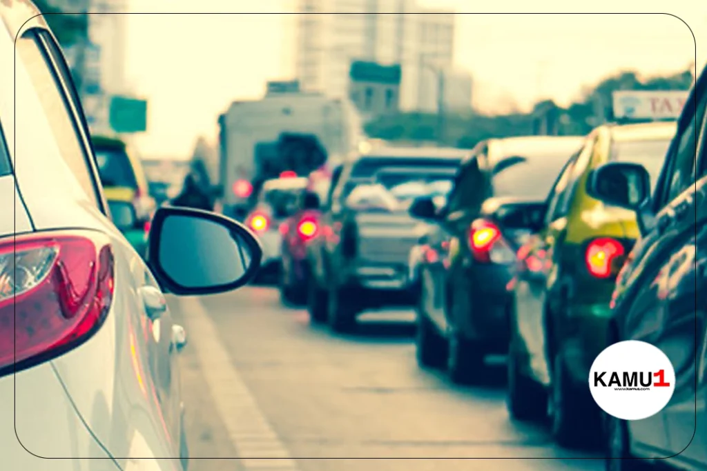 SEDDK, Mayıs Poliçelerinde Azami %3 Artışla Uygulanacak Hasar Maliyet Endeksi İle Yenilik Getiriyor.Zorunlu trafik sigortası alanında önemli bir değişiklik yapıldı. Sigortacılık ve Özel Emeklilik Düzenleme ve Denetleme Kurumu (SEDDK), 1 Mayıs itibarıyla devreye aldığı hasar maliyet endeksiyle poliçe fiyatlarında yeni bir dönemi başlatıyor.