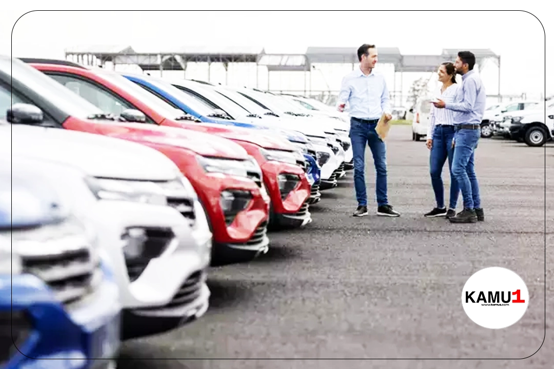 Nisan'da İkinci El Online Oto Pazarında Düşüş Gözlemlendi.Türkiye'deki ikinci el çevrim içi binek ve hafif ticari araç pazarı, Nisan ayında geçen yılın aynı dönemine göre yüzde 9'luk bir düşüşle 157 bin 463 adet satışa geriledi. Bu dönemde, çevrim içi platformlarda toplam 350 bin 588 kurumsal ilan yayınlandı ve bu ilanlardan 157 bin 463 adedi satıldı. İlan sayıları geçen yılın Nisan ayına kıyasla yüzde 7 artış gösterdi.