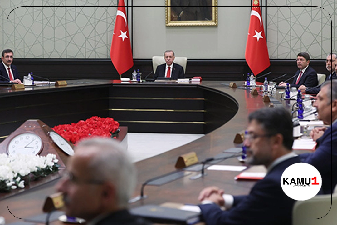 Kabine Toplasınında Öğretmen Atamaları Gündemde!Bugün, Cumhurbaşkanı Erdoğan'ın liderliğinde Beştepe'de kabine toplantısı gerçekleşecek. Toplantı, ekonomik durumun yanı sıra önemli konuları ele alacak.