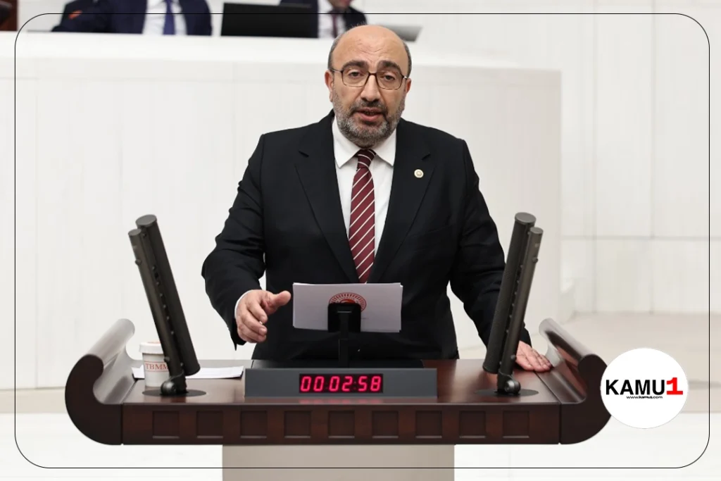 Milletvekili Ejder Açıkkapı: Bölücü Terörizm ve LGBT'den Rahatsız Olmayanlar Bozkurt'tan Rahatsız Olmuşlar.AK Parti Elazığ Milletvekili, TBMM Grup Yönetim Kurulu Üyesi Ejder Açıkkapı, TBMM'de düzenlediği basın toplantısında Elazığ'a yönelik Tarım ve Orman alanındaki desteklere değinirken, geçtiğimiz gün 2024 Avrupa Futbol Şampiyonasında Avusturya karşısındaki 2 golü atan milli futbolcu Merih Demiral'a yönelik başlatılan soruşturmaya değindi. Batının samimiyetsizliğine dikkat çeken Açıkkapı, bölücü terör örgütü pkk ve lgbt'lilerin paçavralarından, simgelerinden rahatsız olmayan UEFA'nın ve batının hiç bir illegal durumu olmayan Türklüğün simgelerinden biri kabul edilen Bozkurttan rahatsız olmalarının izahının olmadığını söyledi.