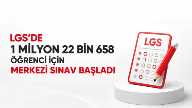 LGS merkezi sınavı için okul girişinde bekleyen öğrenciler ve veliler